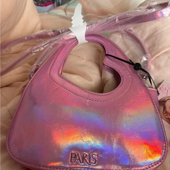 New with tagsParis Hilton Iridescent Pink Shoulder Bag - Picture 1 of 8